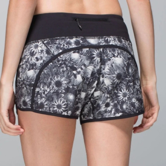 Lululemon Run Times Short Flowabunga Black Angel Wing 21342 - Picture 1 of 12